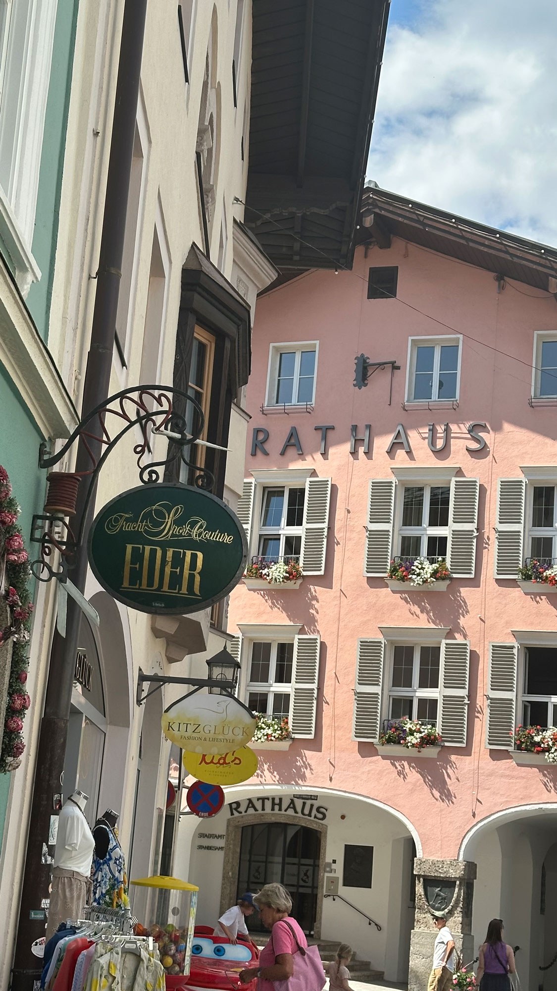 Geschäft am Rathausplatz Kitzbühel
